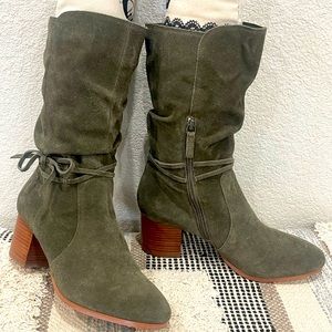 NWT Violet & Red Janine Suede Boots
